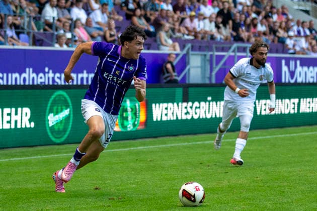GER, Aue, Fussball, Regionalliga Nordost, 3. Spieltag, FC Erzgebirge Aue vs. BFC Dynamo im Bild v.l.: Maxim Burghardt (FC Erzgebirge Aue 21), Aktion mit Ball 06.08.2026, EINS Erzgebirgsstadion Aue DFB REGULATIONS PROHIBIT ANY USE OF PHOTOGRAPHS AS IMAGE SEQUENCES AND OR QUASI-VIDEO, *** GER, Aue, Soccer, Northeast Regional League, Matchday 3, FC Erzgebirge Aue vs. BFC Dynamo (pictured, from left): Maxim Burghardt (FC Erzgebirge Aue, 21), in action with the ball, August 6, 2026, EINS Erzgebirgsstadion Aue DFB REGULATIONS PROHIBIT ANY USE OF PHOTOGRAPHS AS IMAGE SEQUENCES AND OR QUASI-VIDEO, Copyright: HMBxMedia PaulxFritz