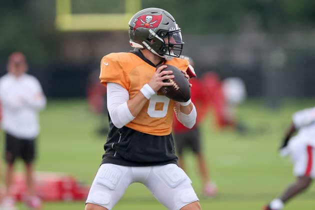 TAMPA, FL - AUGUST 06: Tampa Bay Buccaneers Quarterback Baker Mayfield (6) goes thru drills during Training Camp on August 06, 2026 at the AdventHealth Training Center at One Buccaneer Place in Tampa, Florida. (Photo by Cliff Welch Icon Sportswire) NFL, American Football Herren, USA AUG 06 Tampa Bay Buccaneers Training Camp EDITORIAL USE ONLY Icon357260806010