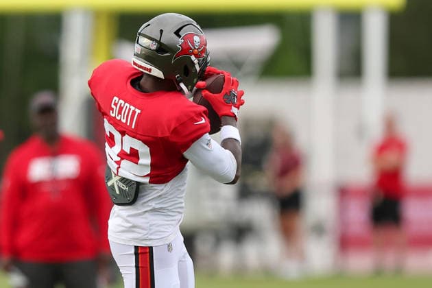TAMPA, FL - AUGUST 06: Tampa Bay Buccaneers Defensive Back Keionte Scott (22) goes thru drills during Training Camp on August 06, 2026 at the AdventHealth Training Center at One Buccaneer Place in Tampa, Florida. (Photo by Cliff Welch Icon Sportswire) NFL, American Football Herren, USA AUG 06 Tampa Bay Buccaneers Training Camp EDITORIAL USE ONLY Icon357260806016