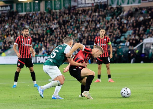 Hibernian v KF Shk‘ndija UEFA Europa Conference League Felix Passlack of Hibernian competes for the ball with Drilon Islami of KF Shk‘ndija during the UEFA Europa Conference League Third Qualifying Round First Leg match at Easter Road, Edinburgh 06 08 2026 UK Newspapers OUT Copyright: xFredxPalmerx FIL-23732-0082