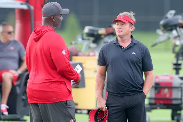 TAMPA, FL - AUGUST 06: Tampa Bay Buccaneers Head Coach Todd Bowles speaks with former Tampa Bay Buccaneers Super Bowl winning Head Coach Jon Gruden during Training Camp on August 06, 2026 at the AdventHealth Training Center at One Buccaneer Place in Tampa, Florida. (Photo by Cliff Welch Icon Sportswire) NFL, American Football Herren, USA AUG 06 Tampa Bay Buccaneers Training Camp EDITORIAL USE ONLY Icon357260806035