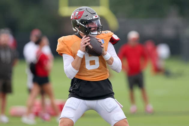 TAMPA, FL - AUGUST 06: Tampa Bay Buccaneers Quarterback Baker Mayfield (6) goes thru drills during Training Camp on August 06, 2026 at the AdventHealth Training Center at One Buccaneer Place in Tampa, Florida. (Photo by Cliff Welch Icon Sportswire) NFL, American Football Herren, USA AUG 06 Tampa Bay Buccaneers Training Camp EDITORIAL USE ONLY Icon357260806036