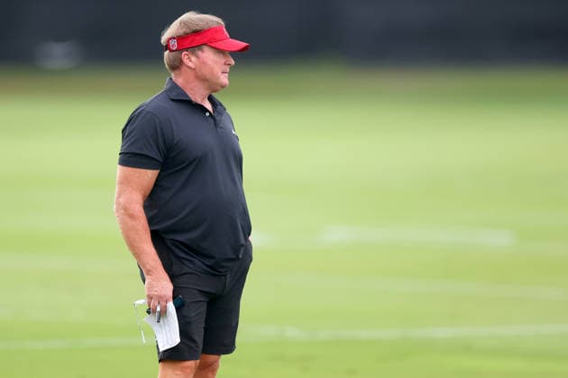 TAMPA, FL - AUGUST 06: Tampa Bay Buccaneers Former Head Coach Jon Gruden watches the action on the field during Training Camp on August 06, 2026 at the AdventHealth Training Center at One Buccaneer Place in Tampa, Florida. (Photo by Cliff Welch Icon Sportswire) NFL, American Football Herren, USA AUG 06 Tampa Bay Buccaneers Training Camp EDITORIAL USE ONLY Icon357260806050