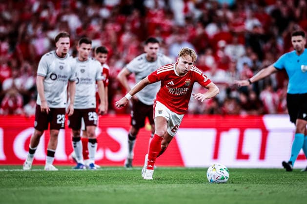 August 6, 2026, Lisboa, Lisboa, Portugal: Andreas Schjelderup of SL Benfica celebrates scoring his sides sixth goal of the match during the first leg of the UEFA Europa League Qualifier match between SL Benfica and Hearts of Midlothian F.C. at Estadio da Luz in Lisboa on August 06, 2026 SL Benfica X Hearts Of Midlothian F.C. - UEFA Europa League Qualifier  - ZUMAg283 20260806_zsp_g283_078 Copyright: xJoaoxGregoriox