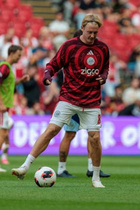AFC Ajax v Shelbourne FC - UEFA Conference League AMSTERDAM, NETHERLANDS - AUGUST 6: Julian Brandt of AFC Ajax during the UEFA Conference League match between AFC Ajax and Shelbourne FC at Johan Cruijff Arena on August 6, 2026 in Amsterdam, Netherlands. Amsterdam Johan Cruijff Arena Netherlands Content not available for redistribution in The Netherlands directly or indirectly through any third parties. Copyright: xMarcelxvanxPlateringenx