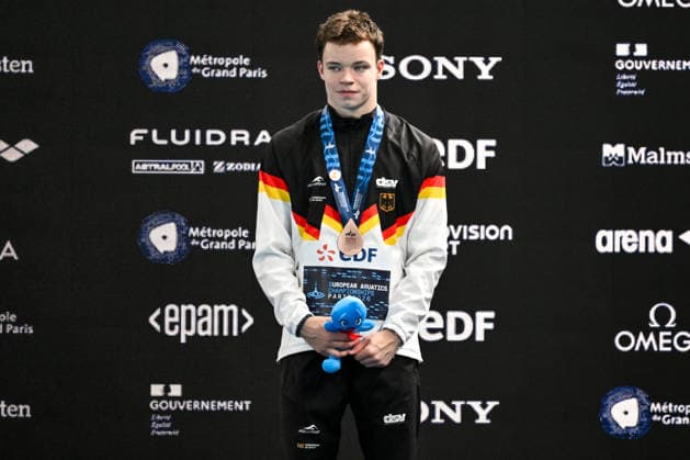 Ole Johannes Rosler of Germany, bronze attends the medal ceremony of the diving 10m Platform Men Final during the European Aquatics Championships at the Olympic Aquatic Center in Paris (France), August 6, 2026. Andrea Masini Deepbluemedia Insidefoto