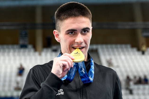 Ruslan Ternovoi Neutral Athlete B, gold shows the gold medal after competing in the diving 10m Platform Men Final during the European Aquatics Championships at the Olympic Aquatic Center in Paris (France), August 6, 2026. Andrea Staccioli