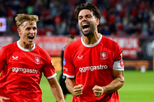 ENSCHEDE , 06 08-2026 , Stadium Grolsch Veste , season 2026 2027 , UEFA Europa League play-off football , match between FC Twente and FC DAC 1904 , picture shows FC Twente player Robin Propper scores the 6-0 and celebrates Twente - DAC 1904  x205493966x Copyright:
