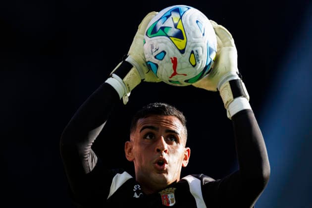 BRAGA, PORTUGAL - AUGUST 06: Goalkeeper Bernardo of SC Braga warming up prior to the UEFA Conference League 2026 27 Qualifying Round Semi-Final match between SC Braga and FK Dinamo Minsk at Estadio Municipal de Braga on August 06, 2026 in Braga, Portugal. (Photo by Diego Maranhao Eurasia Images) Braga Estadio Municipal de Braga Portugal *** BRAGA, PORTUGAL, AUGUST 6 Goalkeeper Bernardo of SC Braga warming up prior to the UEFA Conference League 2026-27 Qualifying Round Semifinal match between SC Braga and FK Dinamo Minsk at Estadio Municipal de Braga on August 6, 2026 in Braga, Portugal. Photo by Diego Maranhao, Eurasia Sport Images. Braga, Estadio Municipal de Braga, Portugal Copyright: x x2026xEurasiaxSportxImagesx jp-en-EuSpIm-PED_DIE_Braga_Minsk_06Aug2026_PT015
