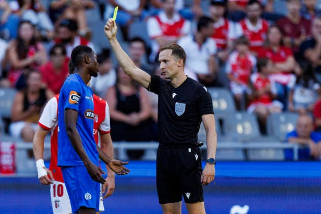 BRAGA, PORTUGAL - AUGUST 06: Referee Christian-Petru Ciochirca shows a yellow card during the UEFA Conference League 2026 27 Qualifying Round Semi-Final match between SC Braga and FK Dinamo Minsk at Estadio Municipal de Braga on August 06, 2026 in Braga, Portugal. (Photo by Diego Maranhao Eurasia Images) Braga Estadio Municipal de Braga Portugal *** BRAGA, PORTUGAL, AUGUST 6 Referee Christian Petru Ciochirca shows a yellow card during the UEFA Conference League 2026–27 Qualifying Round Semifinal match between SC Braga and FK Dinamo Minsk at Estadio Municipal de Braga on August 6, 2026 in Braga, Portugal. Photo by Diego Maranhao, Eurasia Sport Images. Braga, Estadio Municipal de Braga, Portugal Copyright: x x2026xEurasiaxSportxImagesx jp-en-EuSpIm-PED_DIE_Braga_Minsk_06Aug2026_PT055