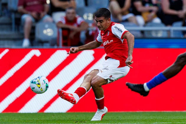BRAGA, PORTUGAL - AUGUST 06: Victor Gomez of SC Braga passes the ball during the UEFA Conference League 2026 27 Qualifying Round Semi-Final match between SC Braga and FK Dinamo Minsk at Estadio Municipal de Braga on August 06, 2026 in Braga, Portugal. (Photo by Diego Maranhao Eurasia Images) Braga Estadio Municipal de Braga Portugal *** BRAGA, PORTUGAL, AUGUST 6 Victor Gomez of SC Braga passes the ball during the UEFA Conference League 2026–27 Qualifying Round Semifinal match between SC Braga and FK Dinamo Minsk at Estadio Municipal de Braga on August 6, 2026 in Braga, Portugal. Photo by Diego Maranhao, Eurasia Sport Images. Braga, Estadio Municipal de Braga, Portugal Copyright: x x2026xEurasiaxSportxImagesx jp-en-EuSpIm-PED_DIE_Braga_Minsk_06Aug2026_PT060