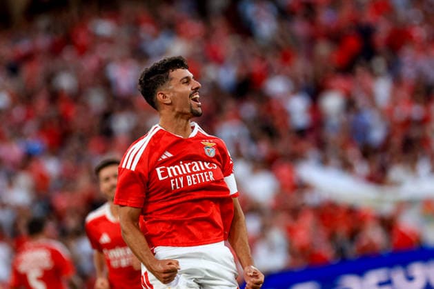 Tomás Araújo defender of Benfica celebrates after scoring the team s second goal during the first leg of the UEFA Europa League third qualifying round match between SL Benfica and Heart of Midlothian FC at the Estádio da Luz, on August 6, 2026, in Lisbon, Portugal.  Copyright: xValterxGouveia SPPx Sportspressphoto_SPR201702