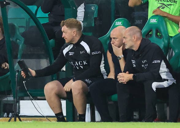 Hibernian v KF Shk‘ndija UEFA Europa Conference League Liam Craig Hibernian Assistant Coach David Gray Hibernian Head Coach (middle) and John Potter Hibernian Assistant Head Coach look on during the UEFA Europa Conference League Third Qualifying Round First Leg match at Easter Road, Edinburgh 06 08 2026 UK Newspapers OUT Copyright: xFredxPalmerx FIL-23732-0151