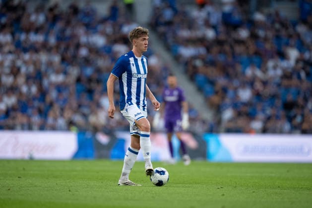 Wojciech Monka of Lech Poznan controls the ball during UEFA Conference League - Third Qualifying Round season 26 27 match between teams of Lech Poznan and KI Klaksvik (Ruslan Taran Ball Raw Images) Poznan Enea Stadion Poland Copyright: xRuslanxTaranx RUS_LPOvKLA-0112