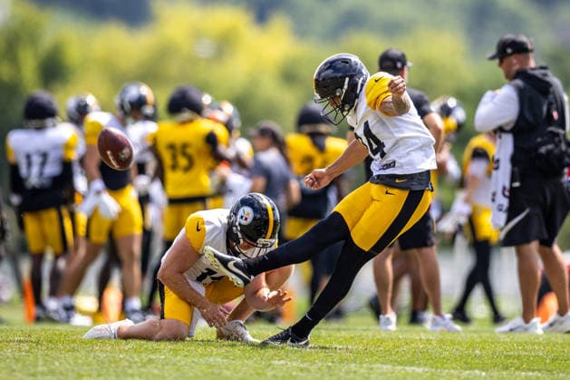 August 6, 2026, Latrobe, Pennsylvania, USA: Pittsburgh Steelers kicker LAITH MARJAN (34) kicks a field goal during the Pittsburgh Steelers Training Camp in Latrobe, Pennsylvania. Latrobe USA - ZUMAg257 20260806_zsp_g257_012 Copyright: xBrentxGudenschwagerx
