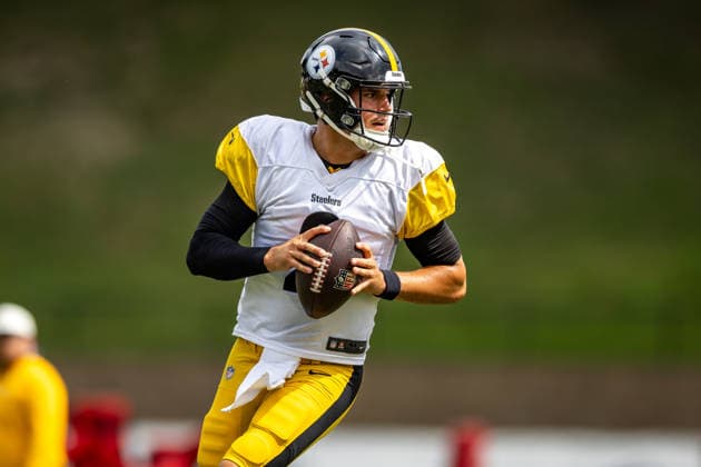 August 6, 2026, Latrobe, Pennsylvania, USA: Pittsburgh Steelers quarterback MASON RUDOLPH (2) drops back to pass during the Pittsburgh Steelers Training Camp in Latrobe, Pennsylvania. NFL, American Football Herren, USA 2026: Pittsburgh Steelers Training Camp  - ZUMAg257 20260806_zsp_g257_024 Copyright: xBrentxGudenschwagerx