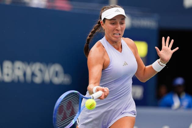 WTA, Tennis Damen Masters 1000 National Bank Open Toronto 2026 - Round of 32 - Day 6 Jessica Pegula of United States plays a forehand during the Women™s Singles round of 32 match against Kamila Rajimova of Uzbekistan on day 6 of the WTA Masters 1000 National Bank Open at Sobeys Stadium on August 6, 2026, in Toronto, Canada. (Photo by Leonardo Ramirez Eyepix Group) Copyright: xLeonardoxRamirezx xEyepixxGroupx LR_06082026_08835