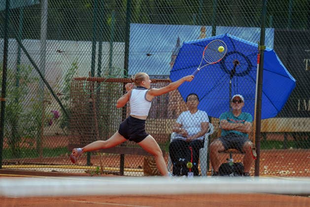 Leipzig Open 2026 - W75 Leipzig - Viertelfinale: Elena Malygina (EST) Ivana Sebestova (CZE) - Dalila Jakupovic (SLO) Yu-Yun Li (TPE) Elena Malygina (EST) mit der Rückhand am 06.08.2026 im Leipziger Tennisclub 1990 e.V., Leipzig (Sachsen) Leipzig Leipziger Tennisclub 1990 e.V. Sachsen Deutschland *** Leipzig Open 2026 W75 Leipzig Quarterfinals: Elena Malygina (EST) vs. Ivana Sebestova (CZE), Dalila Jakupovic (SLO) vs. Yu Yun Li (TPE); Elena Malygina (EST) hitting a backhand on August 6, 2026, at the Leipzig Tennis Club 1990 e.V., Leipzig, Saxony, Leipzig, Leipzig Tennis Club 1990 e.V., Saxony, Germany
