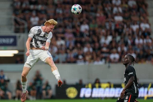 06.August.2026 - SOCCER - 2026 27 UEFA EUROPA LEAGUE, Third Qualifying Round, 1st Leg FC Hradec Kralove vs Besiktas JK Tom Sloncik (Hradec Kralove) and Junior Olaitan (Besiktas) in aerial duel Hradec Kralove Hradec Kralove, Czech Republic Malsovicka Arena Malsovicka Arena Czech Republic Copyright: xYigitxOermex xPsxImagesxYigitxOermex xPsxImagesx