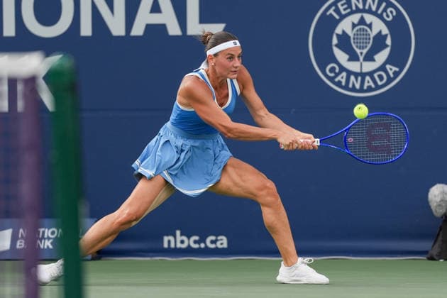 WTA, Tennis Damen Masters 1000 National Bank Open Toronto 2026 - Round of 32 - Day 6 Marta Kostiuk of Ukraine lunges to play a backhand during the Women™s Singles round of 32 match against Madison Keys of United States on day 6 of the WTA Masters 1000 National Bank Open at Sobeys Stadium on August 6, 2026, in Toronto, Canada. (Photo by Leonardo Ramirez Eyepix Group) Copyright: xLeonardoxRamirezx xEyepixxGroupx LR_06082026_08872