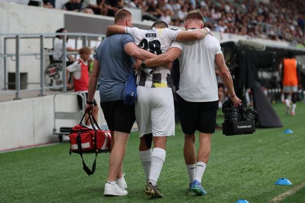 06.August.2026 - SOCCER - 2026 27 UEFA EUROPA LEAGUE, Third Qualifying Round, 1st Leg FC Hradec Kralove vs Besiktas JK Jakub Kucera (Hradec Kralove) suffers a major injury Hradec Kralove Hradec Kralove, Czech Republic Malsovicka Arena Malsovicka Arena Czech Republic Copyright: xYigitxOermex xPsxImagesxYigitxOermex xPsxImagesx