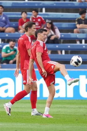 Robert Lewandowski (R) of Chicago controls the ball during a warm-up in a Leagues Cup match between Chicago Fire and Necaxa at the SeatGeek stadium in Bridgeview, United States, 06 August 2026. Leagues Cup - Chicago Fire vs Necaxa !ACHTUNG: NUR REDAKTIONELLE NUTZUNG!  Copyright: xKennethxFernandezx AMDEP175 20260807-55021089630_1