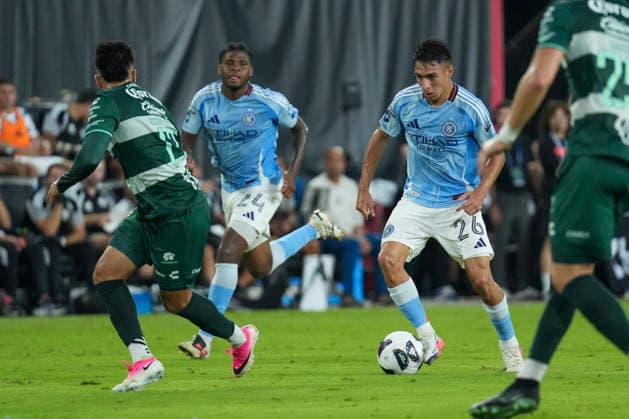 Axel Agusti (R) of New York controls a ball in a Leagues Cup match between New York City FC and Santos at the Red Bull Arena stadium in New Jersey, United States, 06 August 2026. Leagues Cup - New York City FC vs Santos !ACHTUNG: NUR REDAKTIONELLE NUTZUNG!  Copyright: xAngelxColmenaresx AMDEP156 20260807-55021089665_1
