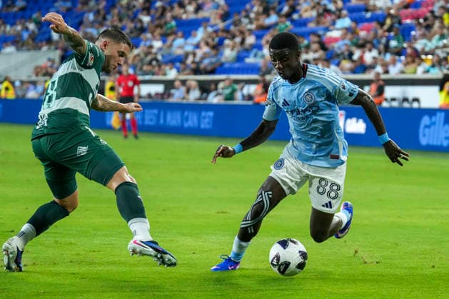 Malachi Jones (R) of New York vies fir the ball with Franco Pardo of Santos in a Leagues Cup match between New York City FC and Santos at the Red Bull Arena stadium in New Jersey, United States, 06 August 2026. Leagues Cup - New York City FC vs Santos !ACHTUNG: NUR REDAKTIONELLE NUTZUNG!  Copyright: xAngelxColmenaresx AMDEP153 20260807-55021089666_1