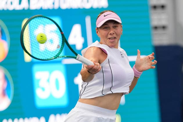 WTA, Tennis Damen Masters 1000 National Bank Open Toronto 2026 - Round of 32 - Day 6 Amanda Anisimova of United States plays a forehand during the Women™s Singles round of 32 match against Nikola BartÅ¯Åˆkova of Czech Republic on day 6 of the WTA Masters 1000 National Bank Open at Sobeys Stadium on August 6, 2026, in Toronto, Canada. (Photo by Leonardo Ramirez Eyepix Group) Copyright: xLeonardoxRamirezx xEyepixxGroupx LR_06082026_194410