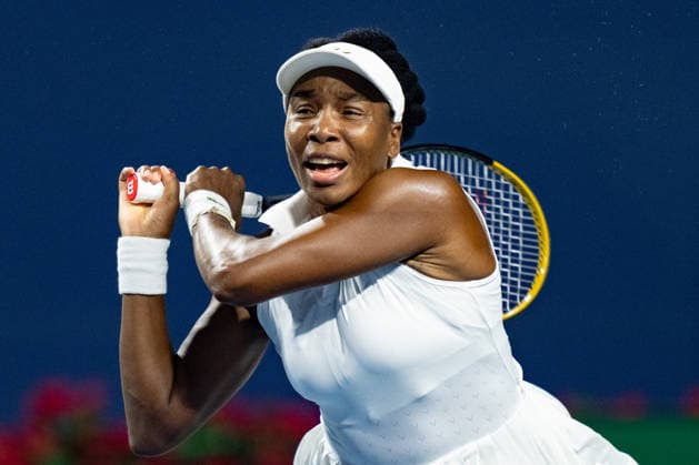 TORONTO, ON - AUGUST 06: Venus Williams of the United States returns a shot during her doubles match at the WTA, Tennis Damen National Bank Open tournament on August 6, 2026 at Sobeys Stadium in Toronto, ON, Canada (Photo by Julian Avram Icon Sportswire) TENNIS: AUG 06 National Bank Open EDITORIAL USE ONLY Icon2608060231