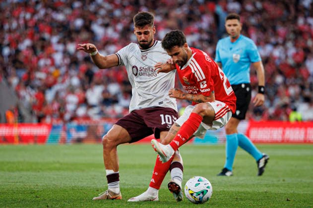 Claudio Braga and Rafa Silva seen during UEFA Europa League qualifying game between teams of SL Benfica and Heart of Midlothian FC (Maciej Rogowski Ball Raw Images PT) Lisbon Estadio Da Luz Portugal Copyright: xMaciejxRogowskix maciejrogowski_slbenfica_hearts_2627_5-101