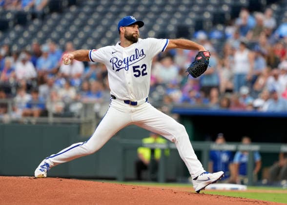 Aug 6, 2026: Kansas City Royals pitcher Michael Wacha (52) pitches in the 1st inning against the Twins at Kauffman Stadium Kansas City, Missouri. CSM. Kansas City United States - ZUMAc04_ 20260806_zma_c04_134 Copyright: xJonxRobichaudx