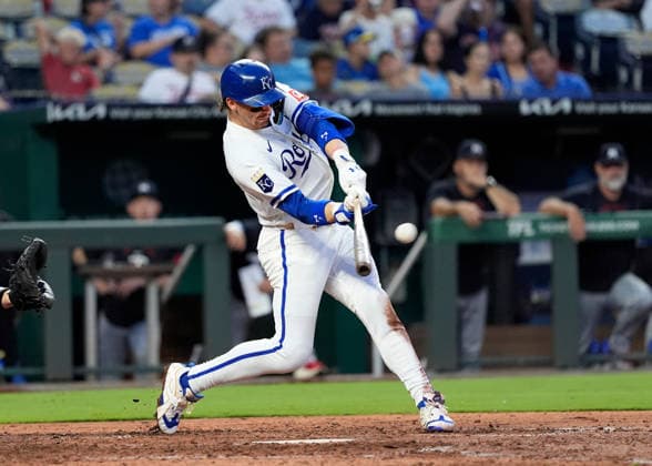 Aug 6, 2026:Kansas City Royals shortstop Bobby Witt Jr. (7) hits a double in the 6th inning against the Twins at Kauffman Stadium Kansas City, Missouri. CSM. MLB, Baseball Herren, USA 2026; Twins Vs Royals Aug 6th  - ZUMAc04_ 20260806_zma_c04_139 Copyright: xJonxRobichaudx