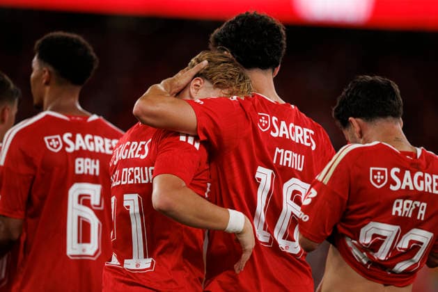 Andreas Schjelderup and Manu Silva seen during UEFA Europa League qualifying game between teams of SL Benfica and Heart of Midlothian FC (Maciej Rogowski Ball Raw Images PT) Lisbon Estadio Da Luz Portugal Copyright: xMaciejxRogowskix maciejrogowski_slbenfica_hearts_2627_5-330