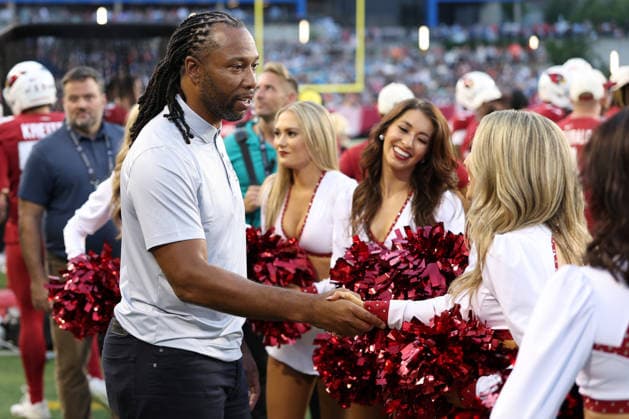 Former Arizona Cardinals wide receiver and 2026 Pro Football Hall of Fame inductee, Larry Fitzgerald shakes hands with a Cardinals cheerleader during the second quarter of the Cardinals preseason game against Carolina Panthers in the Pro Football Hall of Fame Game in Canton, Ohio, on Thursday, August 6, 2026.  CAN20260806132 AARONxJOSEFCZYK