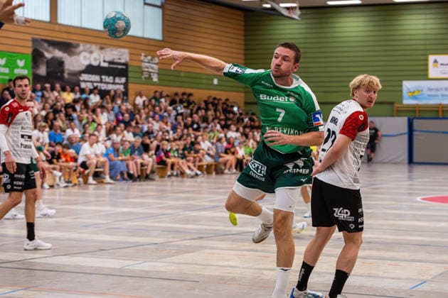 06.08.2026, xovx, Handball Lindencup, HSG Wetzlar - Pfadi Winterthur v.l. Dominik Mappes (HSG Wetzlar), Mischa Romer (Pfadi Winterthur) Linden Stadthalle Hessen Deutschland (DE) *** August 6, 2026, xovx, Lindencup Handball Tournament, HSG Wetzlar vs. Pfadi Winterthur; from left: Dominik Mappes (HSG Wetzlar), Mischa Romer (Pfadi Winterthur); Linden Stadthalle, Hesse, Germany, DE