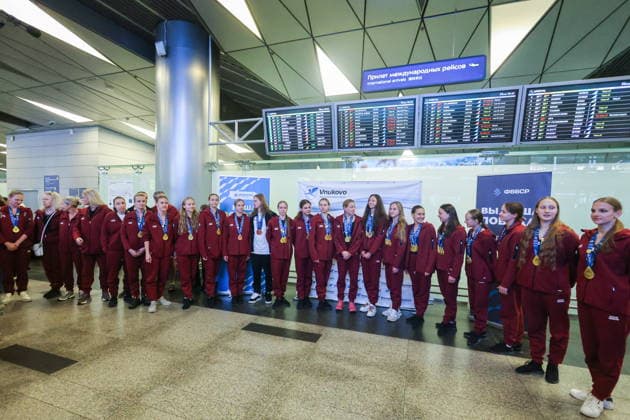 RUSSIA, MOSCOW - AUGUST 7, 2026: Athletes of the Russian national synchronised swimming team pose upon the their arrival at Vnukovo Airport. The team returned from France after the 2026 European Aquatics Championships, held in Paris from July 31 to August 16, having won three gold, one silver, and three bronze medals. Russian athletes performed in the event under a neutral status. Vladimir Gerdo TASS  95869815