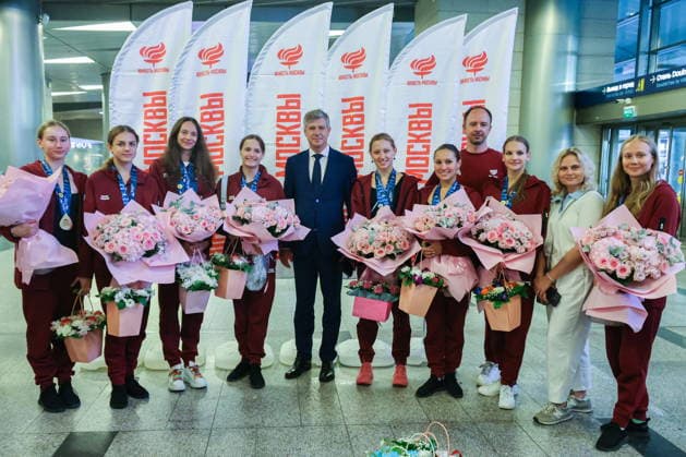 RUSSIA, MOSCOW - AUGUST 7, 2026: Athletes of the Russian national synchronised swimming team pose upon the their arrival at Vnukovo Airport. The team returned from France after the 2026 European Aquatics Championships, held in Paris from July 31 to August 16, having won three gold, one silver, and three bronze medals. Russian athletes performed in the event under a neutral status Russian Synchronised Swimming Team Arrive Home After 2026 European Aquatics Championships  - ZUMAt113 20260807_zaa_t113_009 Copyright: xVladimirxGerdox