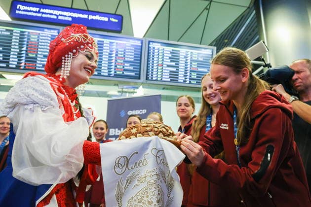 RUSSIA, MOSCOW - AUGUST 7, 2026: A ceremony to welcome the Russian national synchronised swimming team takes place at Vnukovo Airport. The team returned from France after the 2026 European Aquatics Championships, held in Paris from July 31 to August 16, having won three gold, one silver, and three bronze medals. Russian athletes performed in the event under a neutral status Russian Synchronised Swimming Team Arrive Home After 2026 European Aquatics Championships  - ZUMAt113 20260807_zaa_t113_011 Copyright: xVladimirxGerdox