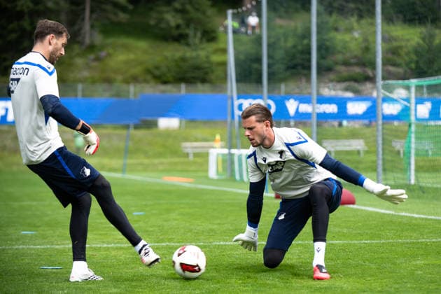 Luca Philipp, (TSG Hoffenheim, 37), rechts, gegen die Angriffsbemuehungen von Oliver Baumann, (TSG Hoffenheim, 01), TSG Hoffenheim, Fussball, Trainingslager, Saison Vorbereitung, Saison 2026 2027, GER, 06.08.2026, Eibner-Pressefoto Andreas Ulmer TSG Hoffenheim, Fussball, Trainingslager, Saison Vorbereitung, Saison 2026 2027, GER, 06.08.2026, *** Luca Philipp, TSG Hoffenheim, 37, on the right, fends off an attack by Oliver Baumann, TSG Hoffenheim, 01, TSG Hoffenheim, soccer, training camp, preseason, 2026–2027 season, GER, August 6, 2026, Eibner Press Photo by Andreas Ulmer, TSG Hoffenheim, soccer, training camp, preseason, 2026–2027 season, GER, August 6, 2026, Copyright: xEibner-Pressefoto AndreasxUlmerx EP_AUR
