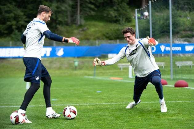 Lukas Petersson, (TSG Hoffenheim, 36), rechts, gegen die Angriffsbemuehungen von Oliver Baumann, (TSG Hoffenheim, 01), TSG Hoffenheim, Fussball, Trainingslager, Saison Vorbereitung, Saison 2026 2027, GER, 06.08.2026, Eibner-Pressefoto Andreas Ulmer TSG Hoffenheim, Fussball, Trainingslager, Saison Vorbereitung, Saison 2026 2027, GER, 06.08.2026, *** Lukas Petersson, TSG Hoffenheim, 36, on the right, defends against an attack by Oliver Baumann, TSG Hoffenheim, 01, TSG Hoffenheim, soccer, training camp, preseason, 2026–2027 season, GER, August 6, 2026, Eibner Press Photo by Andreas Ulmer, TSG Hoffenheim, soccer, training camp, preseason, 2026–2027 season, GER, August 6, 2026, Copyright: xEibner-Pressefoto AndreasxUlmerx EP_AUR