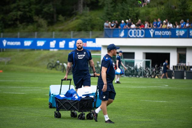 Der Service auf dem Trainingsgelaende ist wie immer hervorragend, TSG Hoffenheim, Fussball, Trainingslager, Saison Vorbereitung, Saison 2026 2027, GER, 06.08.2026, Eibner-Pressefoto Andreas Ulmer TSG Hoffenheim, Fussball, Trainingslager, Saison Vorbereitung, Saison 2026 2027, GER, 06.08.2026, *** As always, the service at the training facility is excellent: TSG Hoffenheim, soccer, training camp, preseason, 2026–2027 season, GER, August 6, 2026, Eibner Press Photo Andreas Ulmer TSG Hoffenheim, soccer, training camp, preseason, 2026–2027 season, GER, August 6, 2026, Copyright: xEibner-Pressefoto AndreasxUlmerx EP_AUR