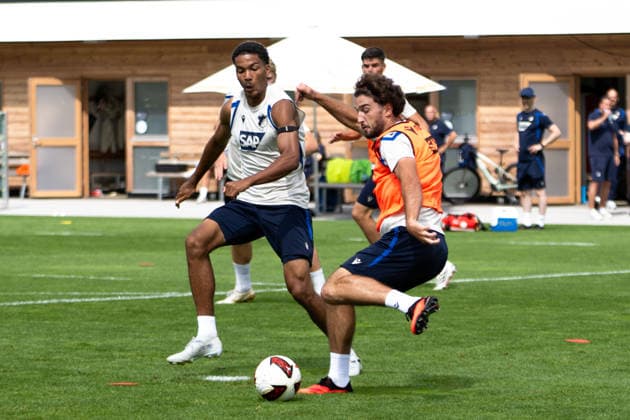 Leon Avdullahu, (TSG Hoffenheim, 07), rechts, Tristan Spranger, (TSG Hoffenheim, ) TSG Hoffenheim, Fussball, Trainingslager, Saison Vorbereitung, Saison 2026 2027, GER, 06.08.2026, Eibner-Pressefoto Andreas Ulmer TSG Hoffenheim, Fussball, Trainingslager, Saison Vorbereitung, Saison 2026 2027, GER, 06.08.2026, *** Leon Avdullahu, TSG Hoffenheim, 07, right, Tristan Spranger, TSG Hoffenheim, TSG Hoffenheim, soccer, training camp, preseason, 2026–2027 season, GER, August 6, 2026, Eibner Press Photo by Andreas Ulmer, TSG Hoffenheim, soccer, training camp, preseason, 2026–2027 season, GER, August 6, 2026, Copyright: xEibner-Pressefoto AndreasxUlmerx EP_AUR