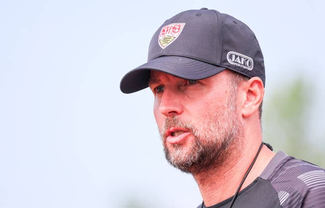 07.08.2026, Deutschland, Grassau, Fußball Bundesliga, Saison 2026 2027, Trainingslager VfB Stuttgart, VfB Trainer Sebastian Hoeneß *** August 7, 2026, Germany, Grassau, Bundesliga, 2026–2027 season, VfB Stuttgart training camp, VfB coach Sebastian Hoeneß