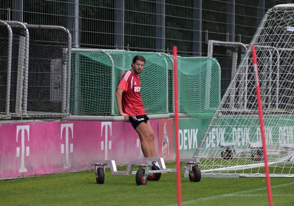 07.08.2026, xophax, Fussball 1.Bundesliga, 1.FC Koeln Training auf Platz 1 am Geissbockheim . Training der Profis vor dem Abendspiel gegen Real San Sebastian. Imad Rondic ( 1.FC Köln ) trainierte allein mit Co-Trainer Kevin McKenna. Kitzbühel *** August 7, 2026, xophax, Soccer, Bundesliga 1, 1. FC Köln Training on Field 1 at Geissbockheim: The pros train ahead of the evening match against Real San Sebastian. Imad Rondic of 1. FC Köln trained alone with assistant coach Kevin McKenna in Kitzbühel.
