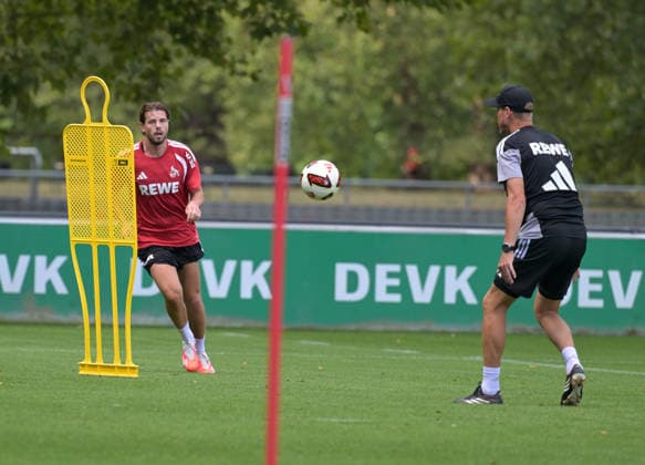 07.08.2026, xophax, Fussball 1.Bundesliga, 1.FC Koeln Training auf Platz 1 am Geissbockheim . Training der Profis vor dem Abendspiel gegen Real San Sebastian. Imad Rondic ( 1.FC Köln ) trainierte allein mit Co-Trainer Kevin McKenna. Kitzbühel *** August 7, 2026, xophax, Soccer, Bundesliga 1, 1. FC Köln Training on Field 1 at Geissbockheim: The pros train ahead of the evening match against Real San Sebastian. Imad Rondic of 1. FC Köln trained alone with assistant coach Kevin McKenna in Kitzbühel.