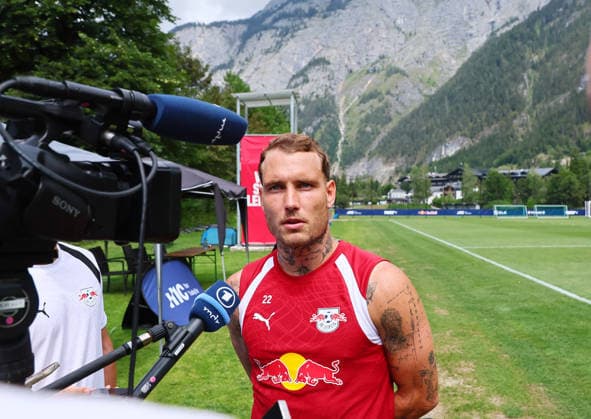RB Leipzig - AUT Trainingslager Bundesliga Saalfelden, 07.08.2026, Gut Brandlhof, Fussball, Bundesliga, GER , RB Leipzig - Trainingslager in Saalfelden am Steinernen Meer AUT. , Im Bild: David Raum (22, RB Leipzig) im Mediengespraech , *** RB Leipzig (AUT) Training Camp, Bundesliga, Saalfelden, August 7, 2026, Gut Brandlhof, Soccer, Bundesliga, GER, RB Leipzig Training Camp in Saalfelden am Steinernen Meer (AUT), Pictured: David Raum (22), RB Leipzig at a press conference, Picture Point