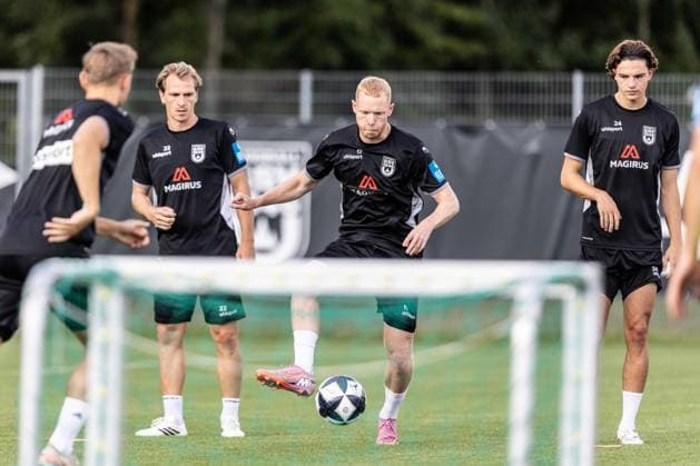 Abschlusstraining SSV Ulm 1846 Fußball vor dem ersten Ligaspiel in Stuttgart, Fussball, Training, Trainingsplatz Ulm 06.08.26 Leon Müller (SSV Ulm 1846 Fußball, 17) Abschlusstraining SSV Ulm 1846 Fußball vor dem ersten Ligaspiel in Stuttgart, Fussball, Training, Trainingsplatz Ulm 06.08.26 Foto: Lucca Fundel Ulm Trainingsplatz Baden-Württemberg Deutschland *** Final practice for SSV Ulm 1846 Soccer ahead of their first league game in Stuttgart, Soccer, Training, Ulm Training Field, August 6, 2026, Leon Müller, SSV Ulm 1846 Soccer, 17 Final training session for SSV Ulm 1846 Soccer ahead of their first league match in Stuttgart, Soccer, Training, Ulm Training Field, August 26, 2006, Photo by Lucca Fundel, Ulm Training Field, Baden-Württemberg, Germany