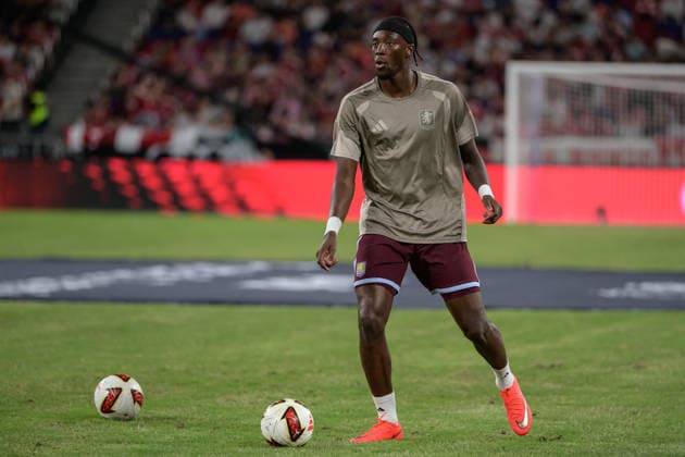 August 7, 2026, Hong Kong, Hong Kong: Aston Villa players warm up before the pre season 2026-2027 match in Hong Kong. Audi Football Summit Bayern Munich vs Aston Villa Hong Kong Audi Football Summit Bayern Munich Vs Aston Villa Hong Kong  - ZUMAr144 20260807_zap_r144_001 Copyright: xJaynexRussellx