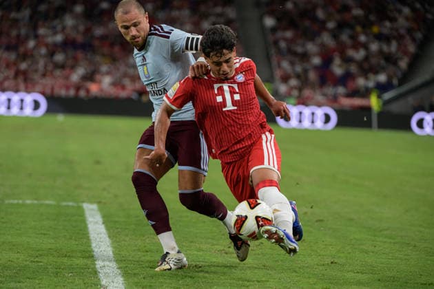 August 7, 2026, Hong Kong, Hong Kong: Aston VillaÃ¢â‚¬â ¢s Matthew CASH in action with Bayern Munichs, Maycon CARDOZO the pre season 2026-2027 match in Hong Kong. Audi Football Summit Bayern Munich vs Aston Villa Hong Kong Hong Kong Hong Kong - ZUMAr144 20260807_zap_r144_008 Copyright: xJaynexRussellx